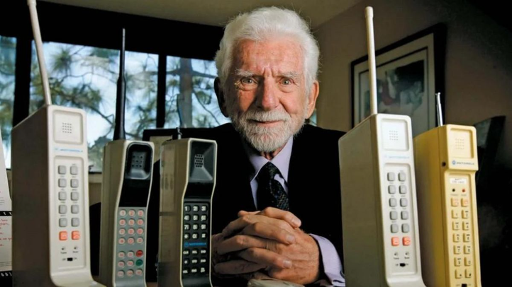 Sejarah ponsel pertama